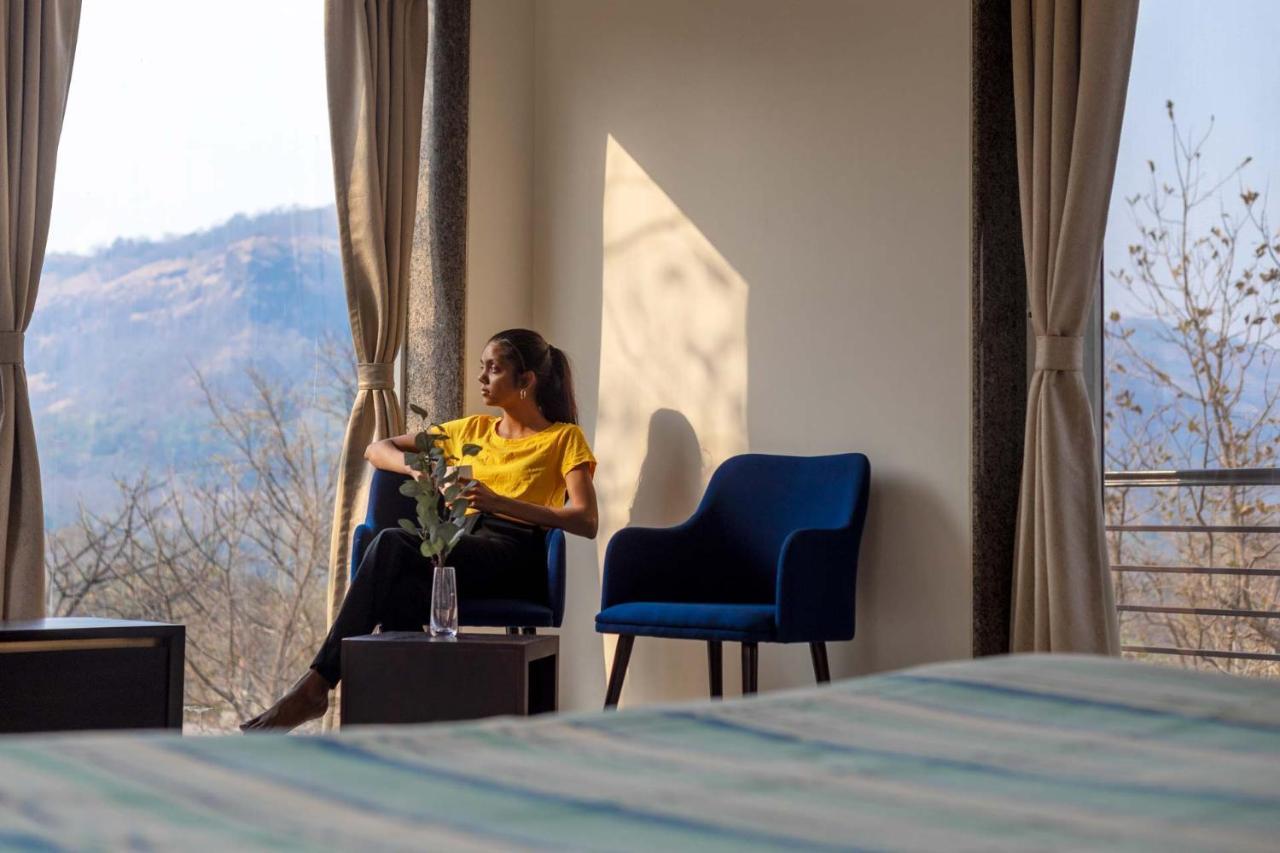 Eden Glade - Khopoli - Mountain-View Villa With Private Pool, Spacious Decks & Indoor Activities מראה חיצוני תמונה