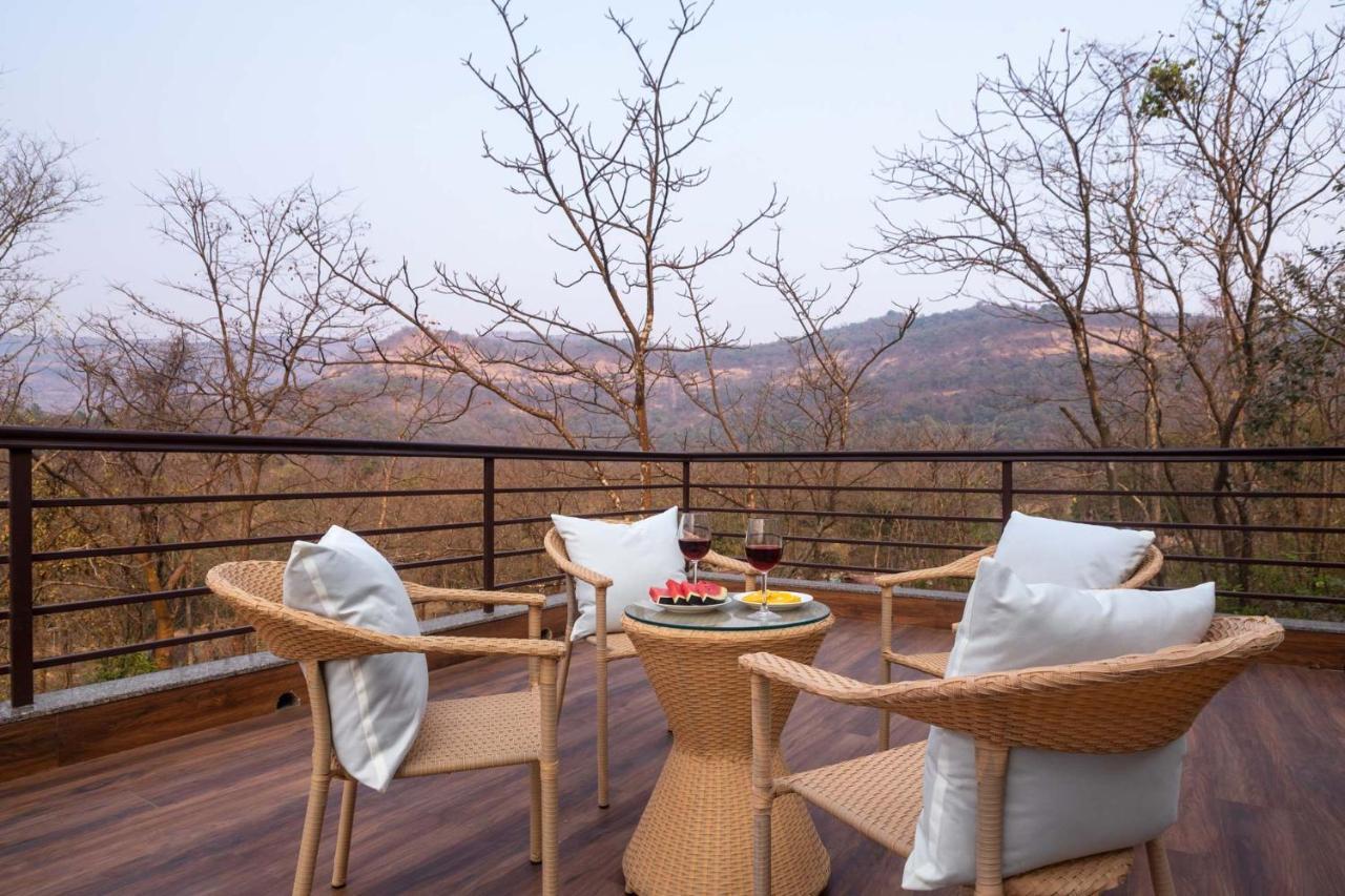 Eden Glade - Khopoli - Mountain-View Villa With Private Pool, Spacious Decks & Indoor Activities מראה חיצוני תמונה