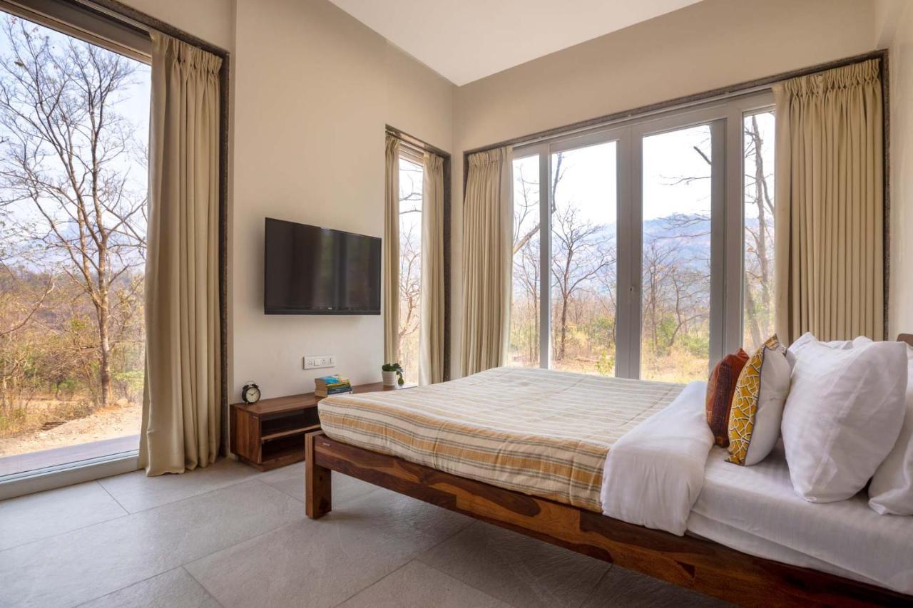 Eden Glade - Khopoli - Mountain-View Villa With Private Pool, Spacious Decks & Indoor Activities מראה חיצוני תמונה