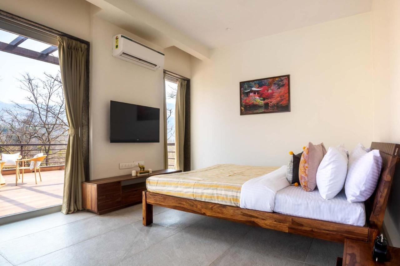 Eden Glade - Khopoli - Mountain-View Villa With Private Pool, Spacious Decks & Indoor Activities מראה חיצוני תמונה