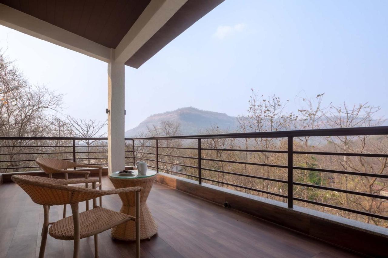 Eden Glade - Khopoli - Mountain-View Villa With Private Pool, Spacious Decks & Indoor Activities מראה חיצוני תמונה