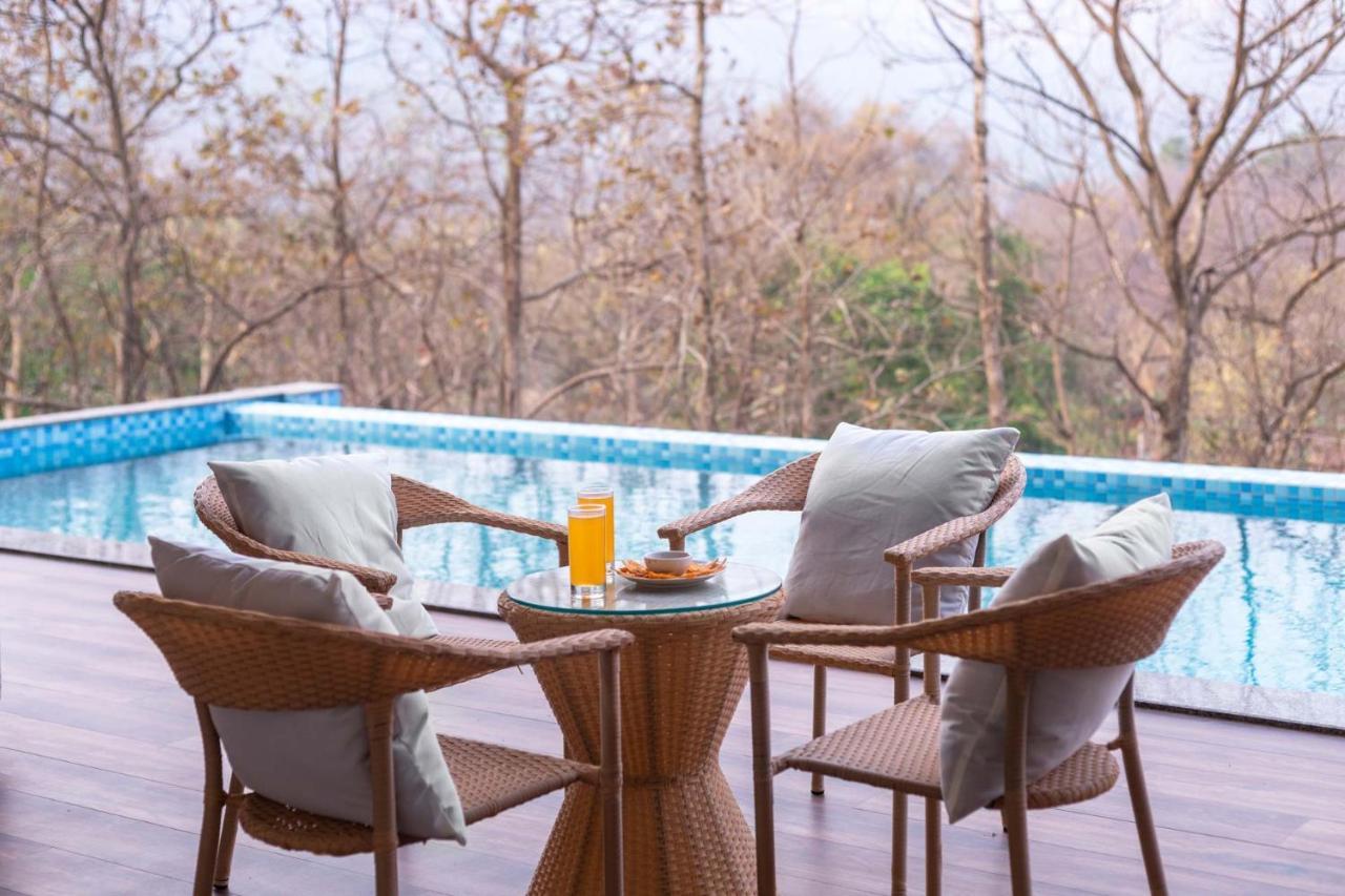 Eden Glade - Khopoli - Mountain-View Villa With Private Pool, Spacious Decks & Indoor Activities מראה חיצוני תמונה
